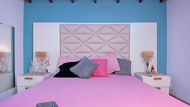 Snapshot of EliDurann chatting on 11-01-25, 11:45 EliDurann online show from 11-01-25, 11:45