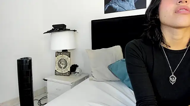 Snapshot of LiilithStone chatting on 10-30-25, 12:06 LiilithStone online show from 10-30-25, 12:06