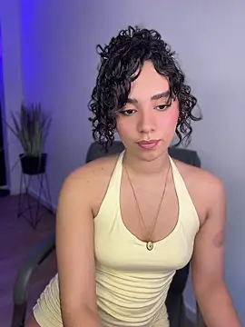 Capricho 01 online show from 04-30-26, 08:15