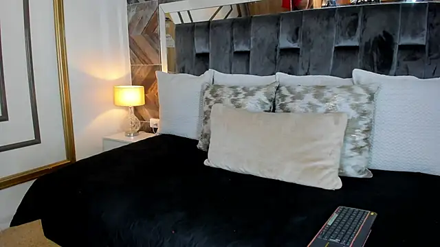 Snapshot of NaylaGrey chatting on 10-04-25, 11:41 NaylaGrey online show from 10-04-25, 11:41