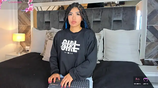 Snapshot of NaylaGrey chatting on 10-09-25, 11:41 NaylaGrey online show from 10-09-25, 11:41