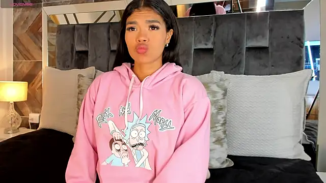 Snapshot of NaylaGrey chatting on 10-17-25, 11:46 NaylaGrey online show from 10-17-25, 11:46