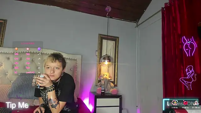 Snapshot of Baby_Punk1 chatting on 10-24-25, 12:34 Baby Punk1 online show from 10-24-25, 12:34