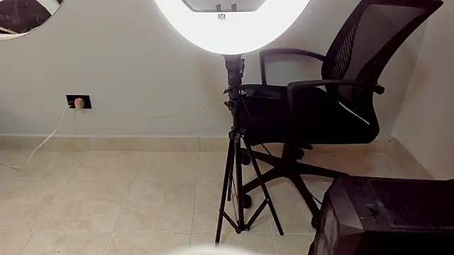 Angelina Roa online show from 10-14-25, 07:25