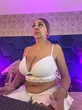 Angelina Roa online show from 05-13-26, 03:20