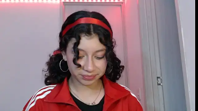 Ivonnybonn online show from 10-17-25, 04:37