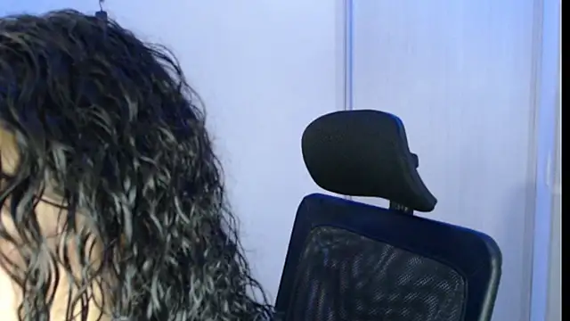 Ivonnybonn online show from 10-17-25, 10:23