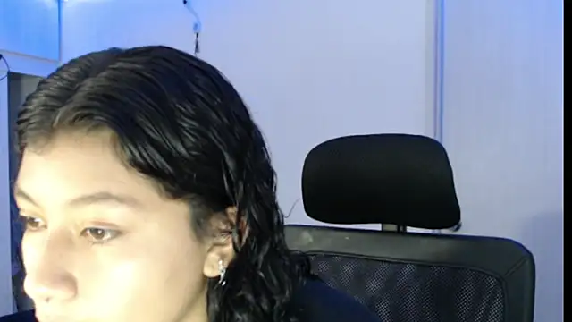 Ivonnybonn online show from 10-21-25, 08:53