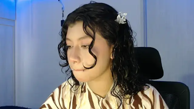 Ivonnybonn online show from 10-22-25, 01:44