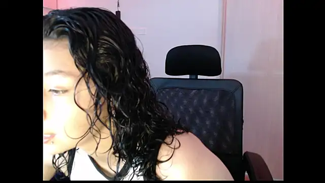 Ivonnybonn online show from 10-29-25, 08:43