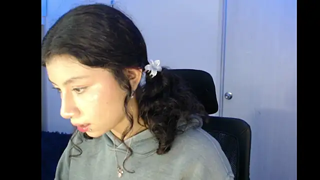 Ivonnybonn online show from 11-05-25, 05:18