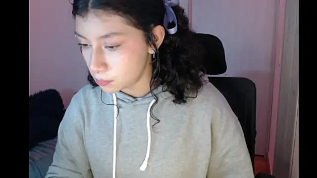 Ivonnybonn online show from 11-21-25, 06:23