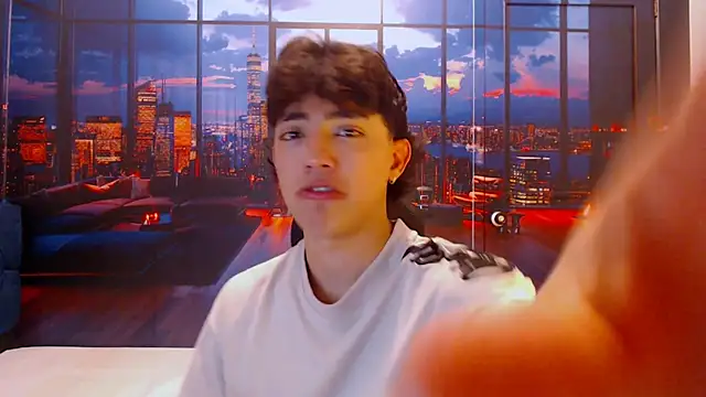 Snapshot of RomeoMillerr chatting on 10-05-25, 07:23 RomeoMillerr online show from 10-05-25, 07:23