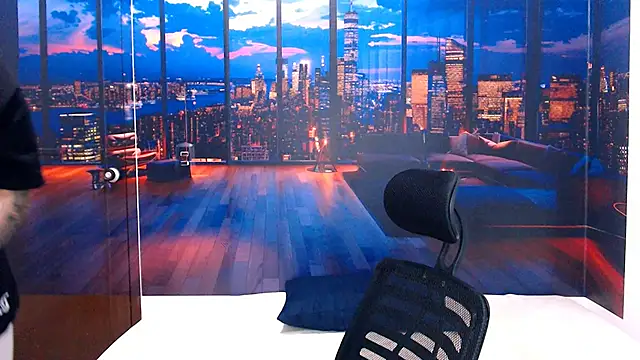 Snapshot of RomeoMillerr chatting on 10-20-25, 07:03 RomeoMillerr online show from 10-20-25, 07:03