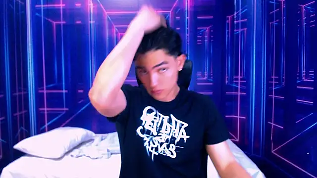 Snapshot of RomeoMillerr chatting on 10-28-25, 07:05 RomeoMillerr online show from 10-28-25, 07:05