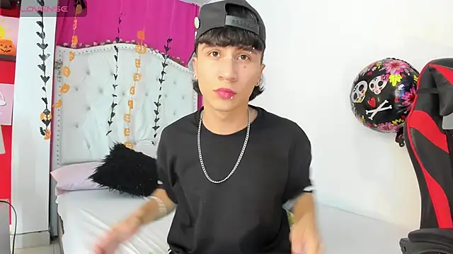 XaanderGrey online show from 10-17-25, 07:27