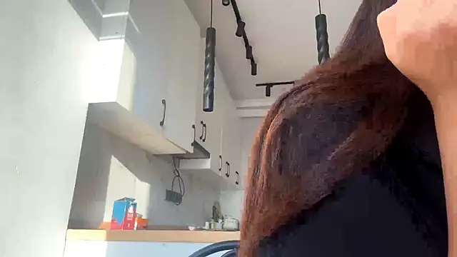 Ur neighbor Kira online show from 10-06-25, 11:07