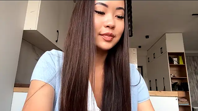 Ur neighbor Kira online show from 10-12-25, 11:09