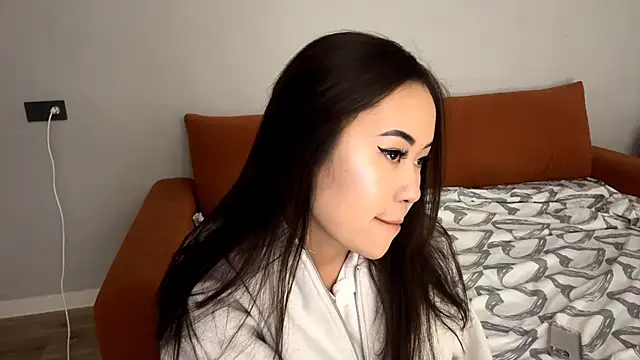 Ur neighbor Kira online show from 11-03-25, 11:55