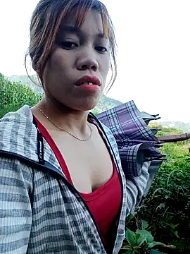 Snapshot of nhinhi-sexy chatting on 10-17-25, 08:17 nhinhi-sexy online show from 10-17-25, 08:17