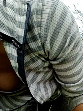 Snapshot of nhinhi-sexy chatting on 11-04-25, 12:32 nhinhi-sexy online show from 11-04-25, 12:32