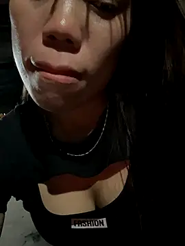 Snapshot of nhinhi-sexy chatting on 11-13-25, 10:25 nhinhi-sexy online show from 11-13-25, 10:25