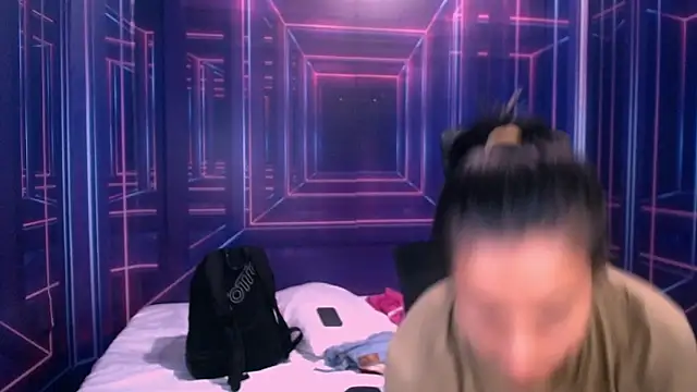 Charly and laura online show from 10-30-25, 07:03