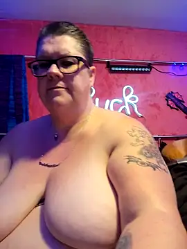 Snapshot of violentviolet68 chatting on 05-12-26, 11:35 violentviolet68 online show from 05-12-26, 11:35