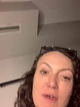 Snapshot of sexybriiiixoxo chatting on 12-22-25, 12:40 sexybriiiixoxo online show from 12-22-25, 12:40