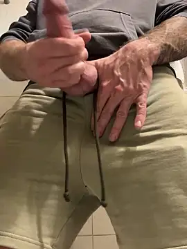 Snapshot of joeblowyaknow chatting on 11-09-25, 04:22 joeblowyaknow online show from 11-09-25, 04:22