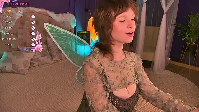 Snapshot of Lilly_Stark chatting on 10-24-25, 10:44 Lilly Stark online show from 10-24-25, 10:44