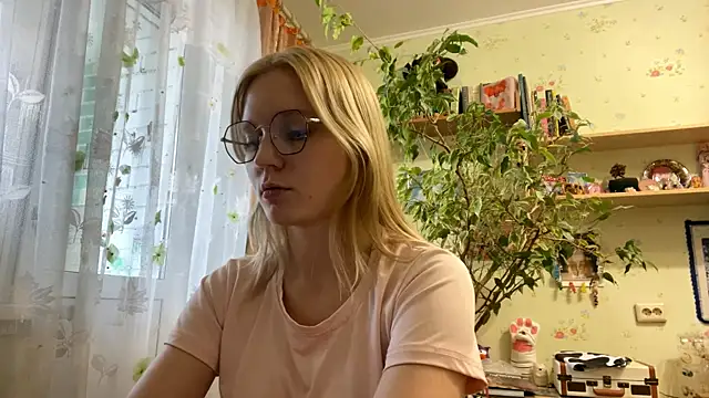 Snapshot of xX_Looola_Xx chatting on 10-10-25, 11:09 xX Looola Xx online show from 10-10-25, 11:09