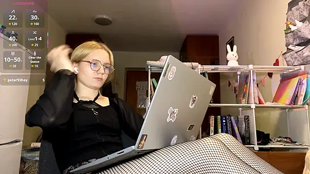 Snapshot of xX_Looola_Xx chatting on 11-10-25, 04:28 xX Looola Xx online show from 11-10-25, 04:28