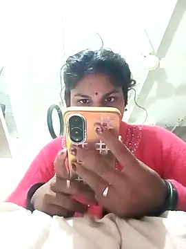 Snapshot of SHMA-77 chatting on 11-15-25, 11:54 SHMA-77 online show from 11-15-25, 11:54