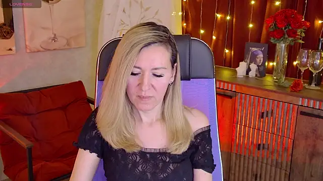 Snapshot of DonnaSmitth chatting on 04-23-26, 07:05 DonnaSmitth online show from 04-23-26, 07:05