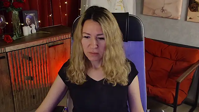 Snapshot of DonnaSmitth chatting on 05-12-26, 06:49 DonnaSmitth online show from 05-12-26, 06:49