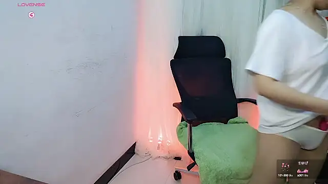 Snapshot of NEWONETO chatting on 10-02-25, 01:07 NEWONETO online show from 10-02-25, 01:07