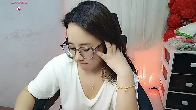 Snapshot of NEWONETO chatting on 10-14-25, 10:49 NEWONETO online show from 10-14-25, 10:49