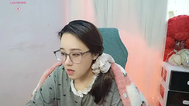 Snapshot of NEWONETO chatting on 10-18-25, 01:41 NEWONETO online show from 10-18-25, 01:41