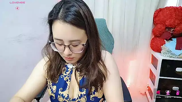 Snapshot of NEWONETO chatting on 10-21-25, 08:37 NEWONETO online show from 10-21-25, 08:37