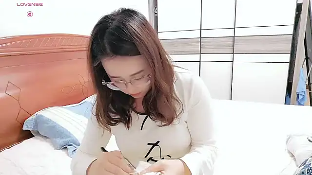 Snapshot of NEWONETO chatting on 10-25-25, 12:56 NEWONETO online show from 10-25-25, 12:56