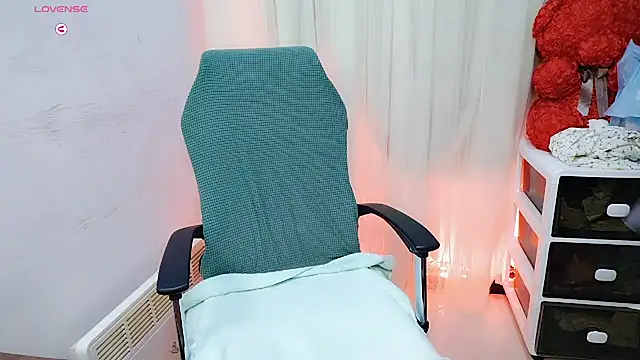 Snapshot of NEWONETO chatting on 10-29-25, 09:11 NEWONETO online show from 10-29-25, 09:11