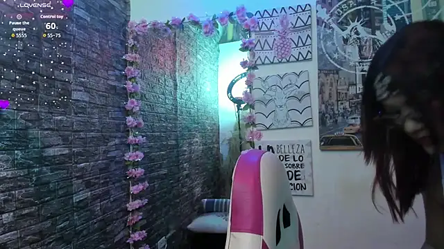 Snapshot of valery__star chatting on 10-13-25, 01:33 valery star online show from 10-13-25, 01:33