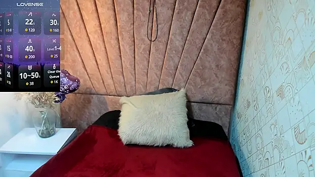 Issa Milf   online show from 10-13-25, 01:00