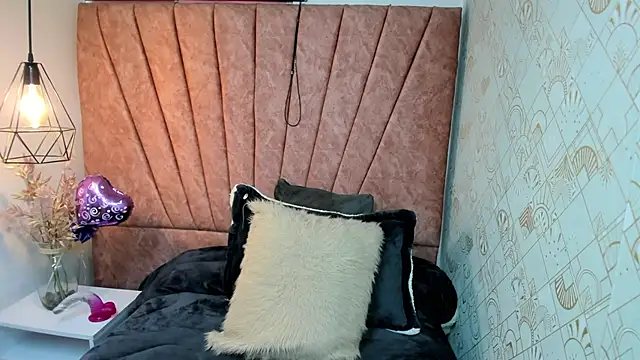 Issa Milf   online show from 11-06-25, 01:01