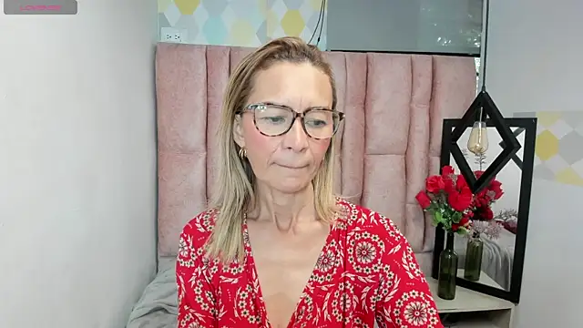 Issa Milf   online show from 12-16-25, 02:22