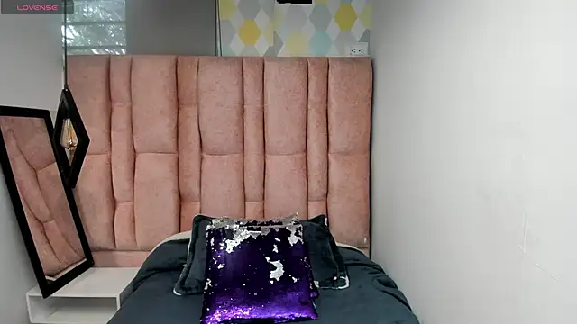 Issa Milf   online show from 03-19-26, 01:15