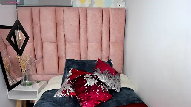 Issa Milf   online show from 05-12-26, 01:19