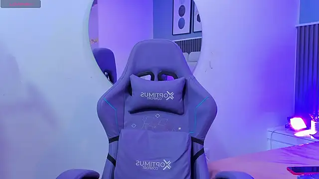 Snapshot of liz__cute chatting on 10-05-25, 11:52 liz cute online show from 10-05-25, 11:52