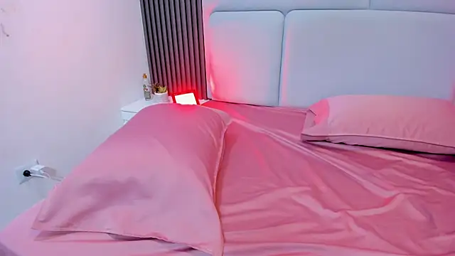 Snapshot of liz__cute chatting on 10-18-25, 11:33 liz cute online show from 10-18-25, 11:33